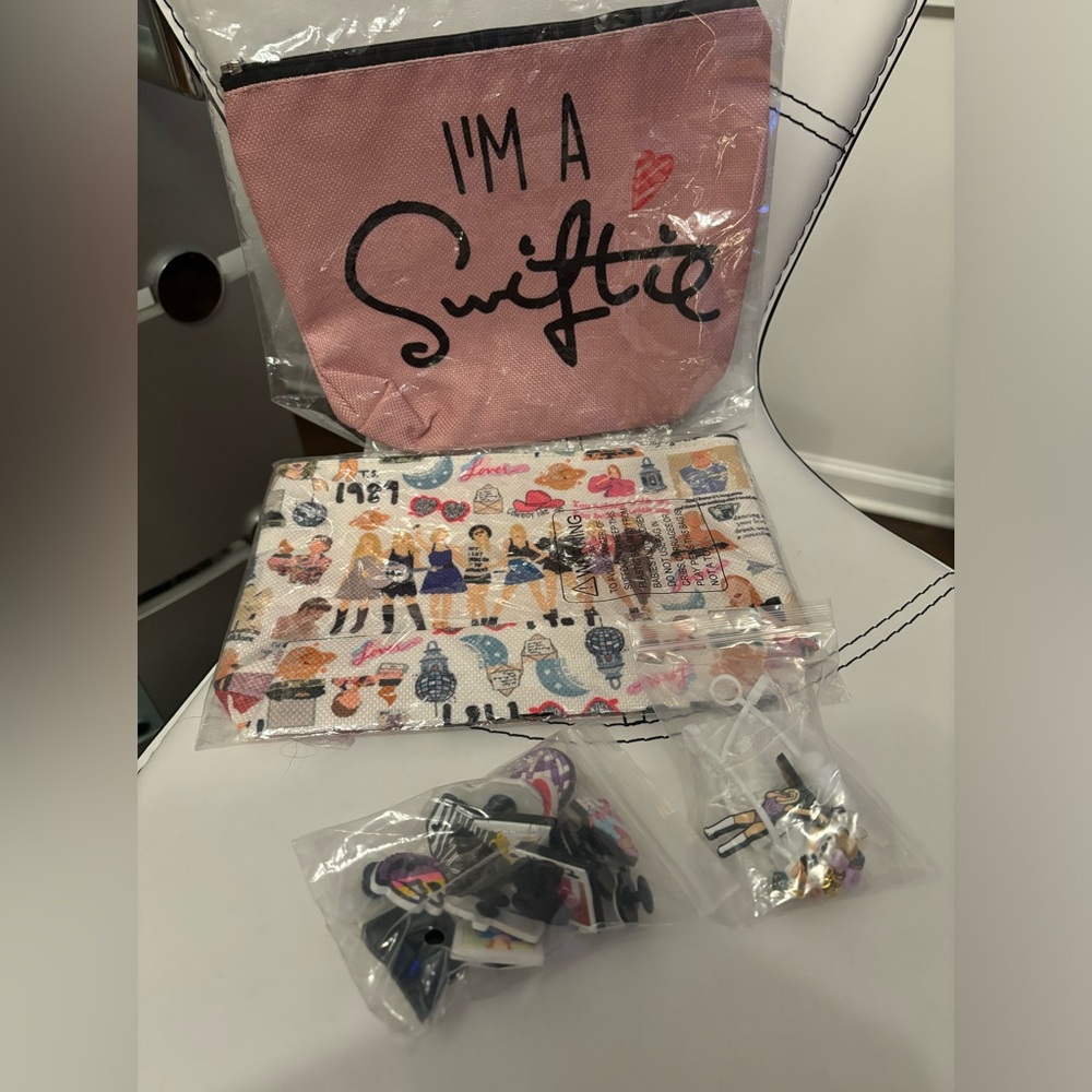 🎤 Taylor Swift bundle 🎤- 2 pouches, croc giblets, straw covers